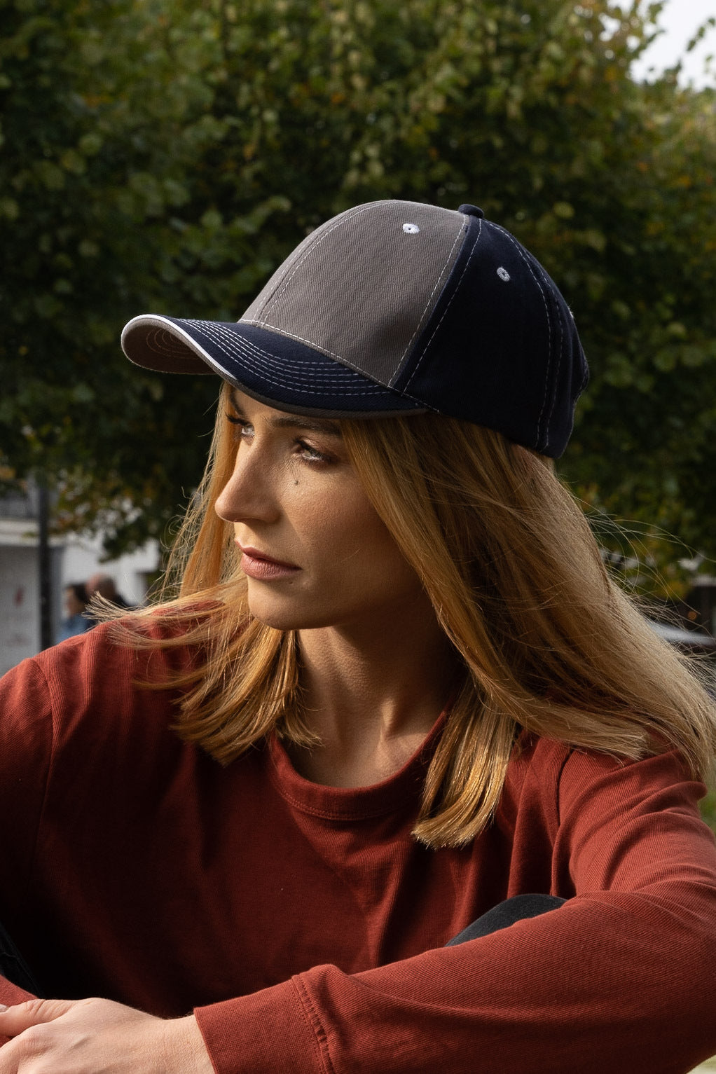 Headwear UK 4053 — Brushed Heavy Cotton Two Tone Cap with Contrasting Stitching and Open Lip Sandwich